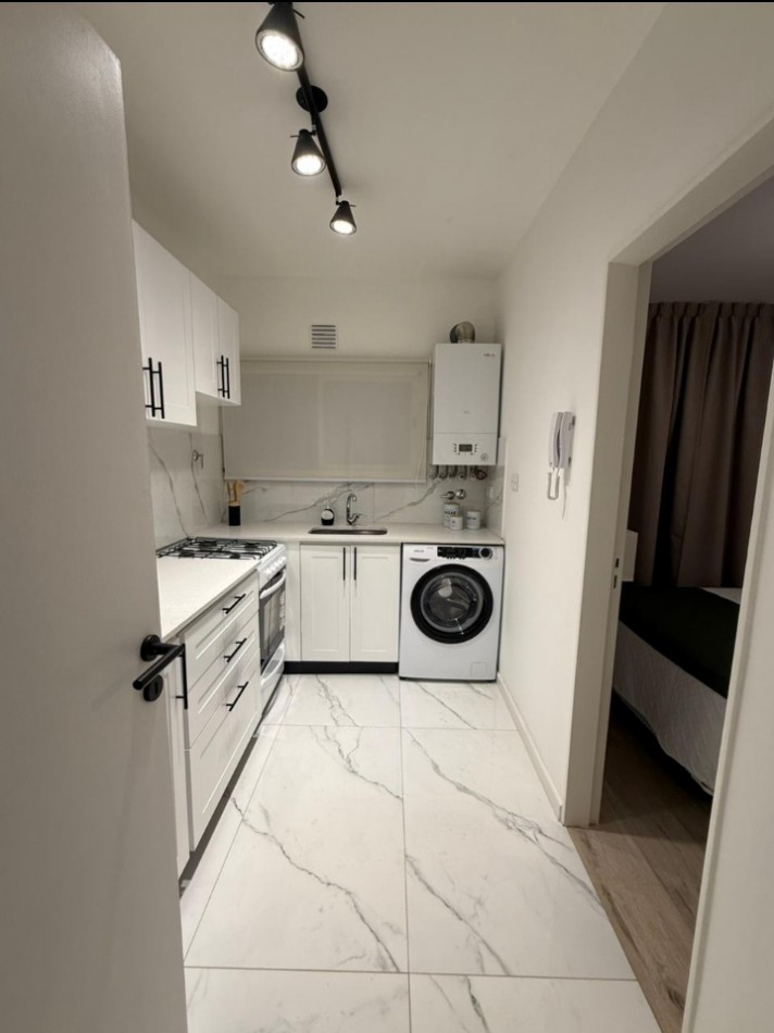 3 ambientes con cochera pleno centro 