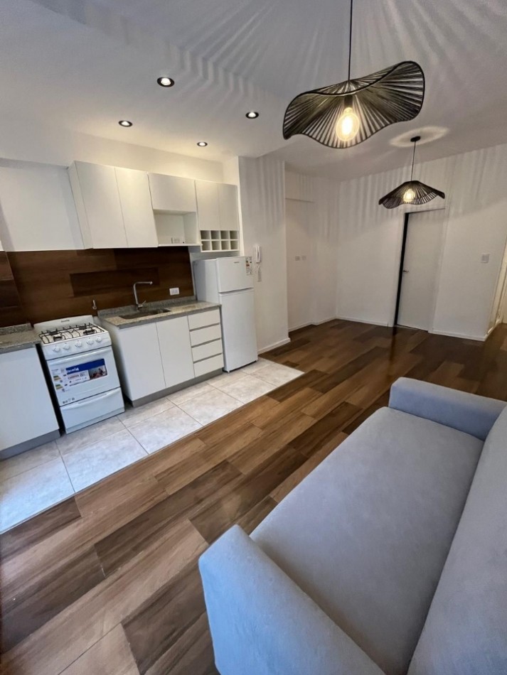 Departamento de 1 ambiente con patio. 