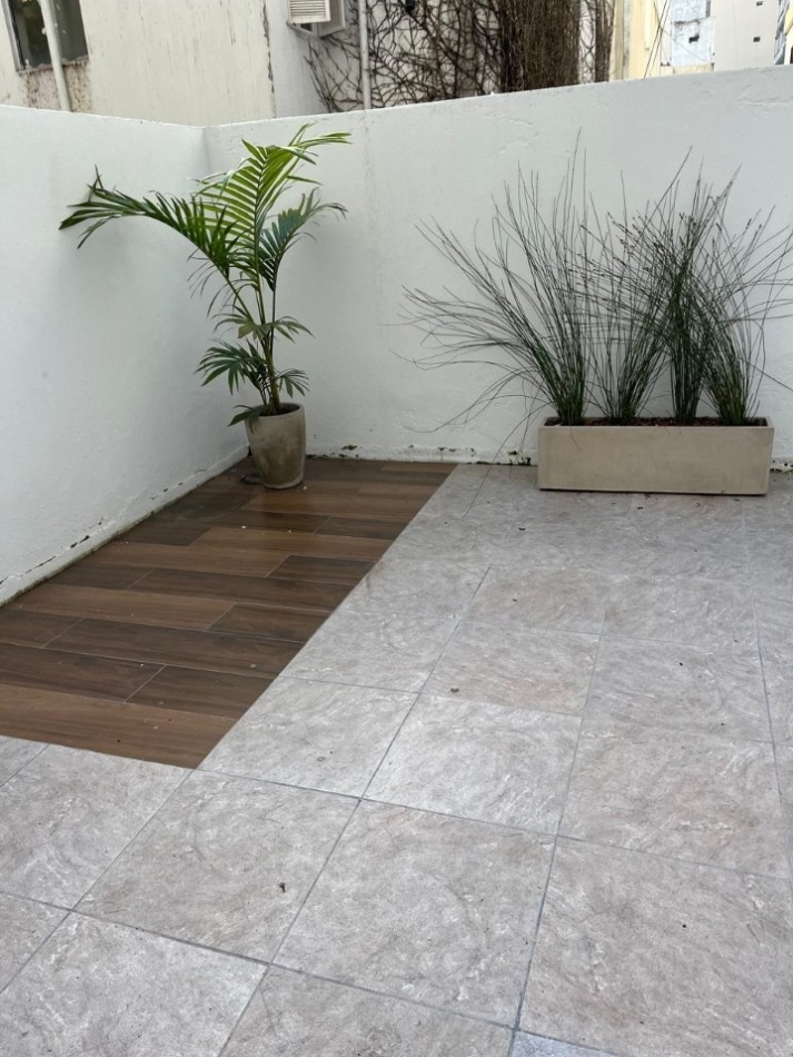 Departamento de 1 ambiente con patio. 