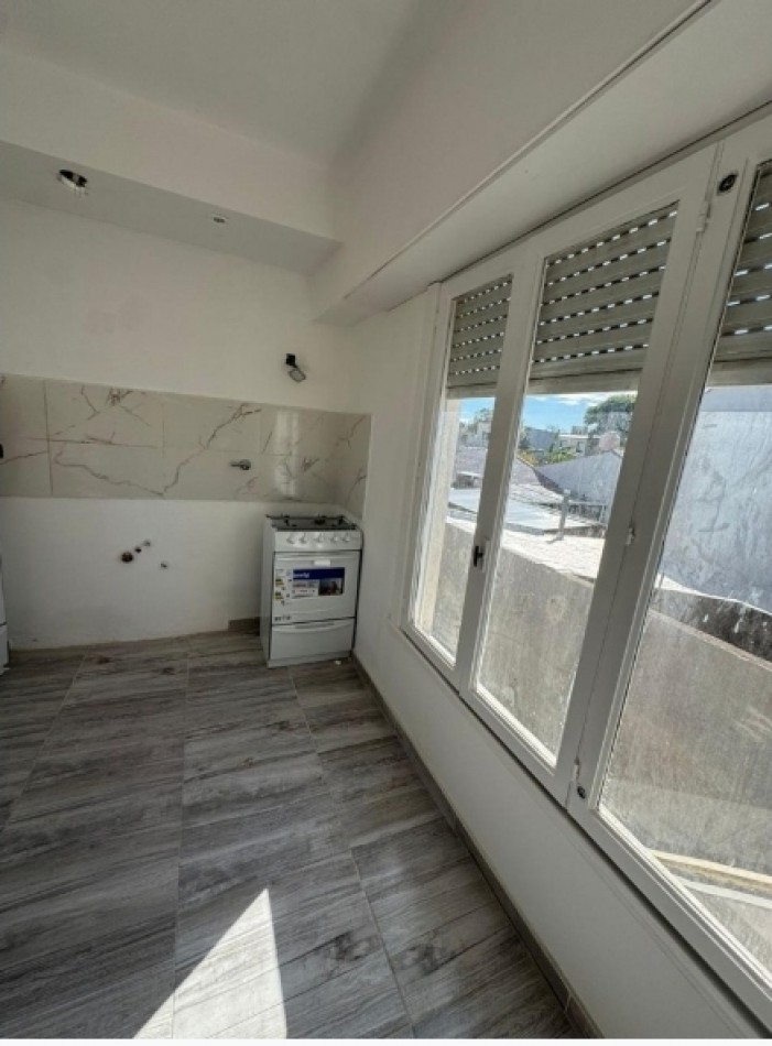 PH 3 ambientes 1 piso por escalera en villa Primera 