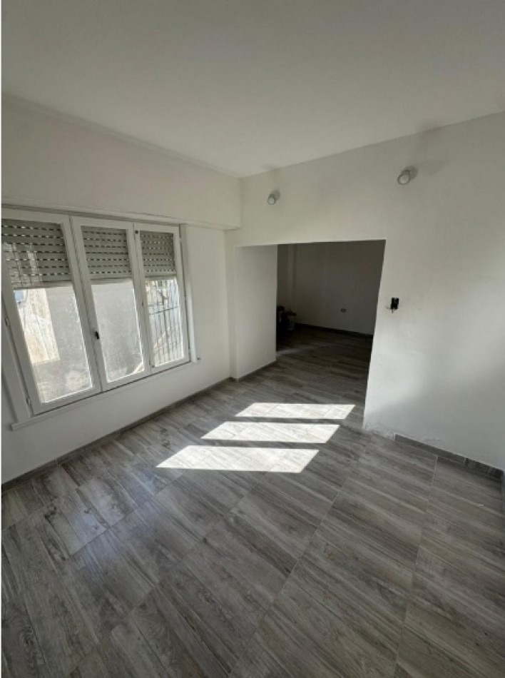 PH 3 ambientes 1 piso por escalera en villa Primera 