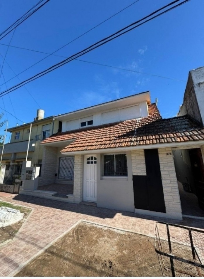 PH 3 ambientes 1 piso por escalera en villa Primera 