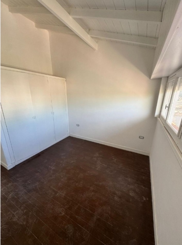 PH 3 ambientes 1 piso por escalera en villa Primera 