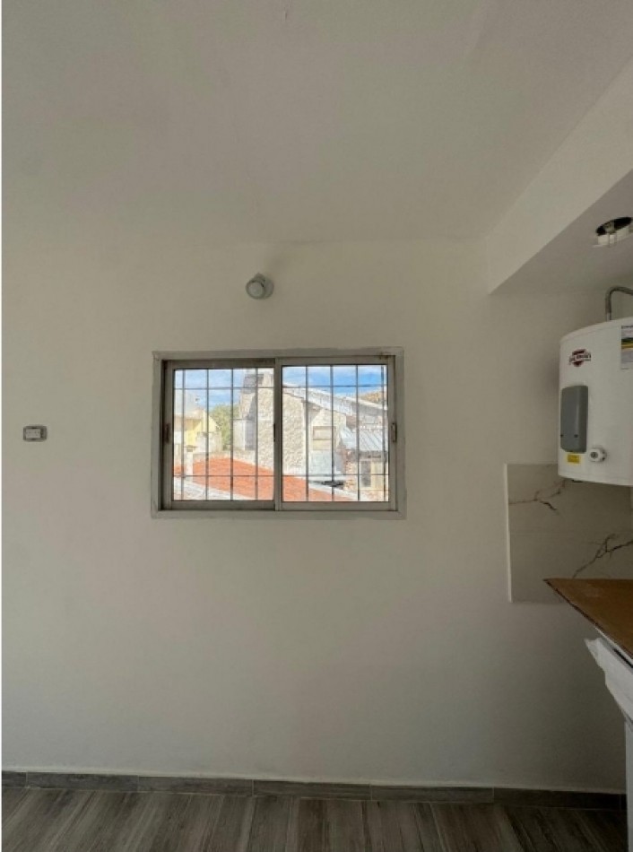PH 3 ambientes 1 piso por escalera en villa Primera 
