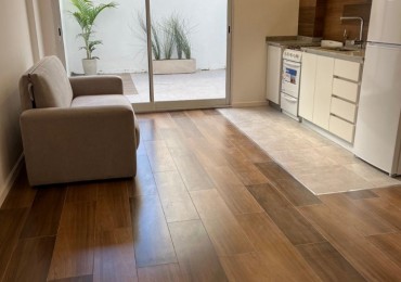 Departamento de 1 ambiente con patio. 