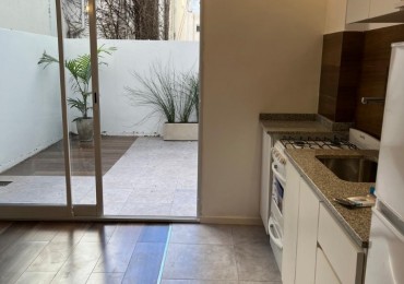 Departamento de 1 ambiente con patio. 