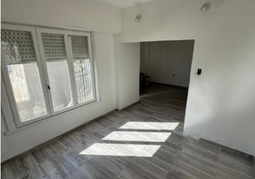 PH 3 ambientes 1 piso por escalera en villa Primera 