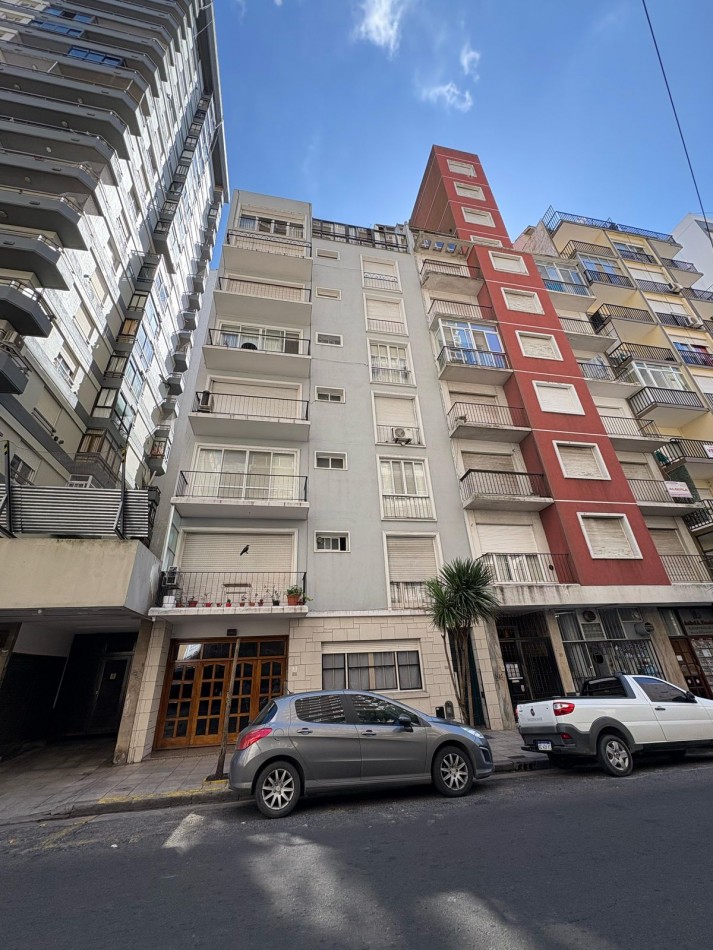 DEPARTAMENTO DE 3 AMB CON DEPENDENCIA DE SERVICIO AL CONTRAFRENTE EN PLAZA COLON. APTO CREDITO
