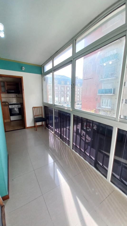 DEPARTAMENTO DE 2 AMBIENTES A LA CALLE CON BALCON CERRADO Y VISTA AL HOTEL PROVINCIAL 