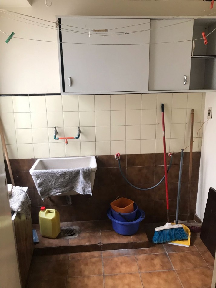 DEPARTAMENTO 4 AMBIENTES A LA CALLE CON BALCON SALIENTE. APTO CREDITO