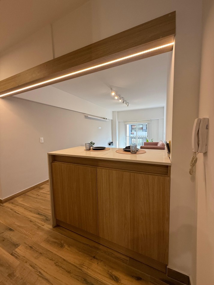 DEPARTAMENTO 3 AMBIENTES A LA CALLE CON BALCON Y COCHERA FIJA EN ALDREY